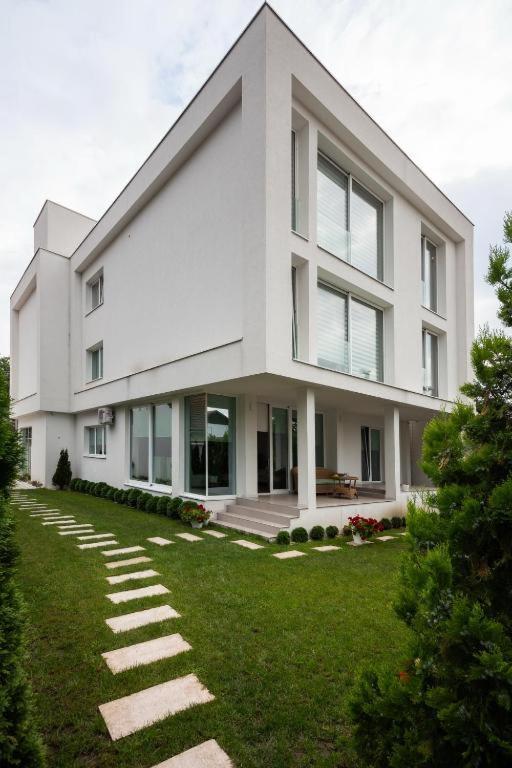 Lux Hedonistic Life Aparthotel Нови Сад Екстериор снимка