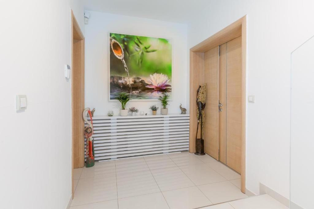 Lux Hedonistic Life Aparthotel Нови Сад Екстериор снимка